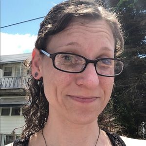 Meet your Posher, Laurie